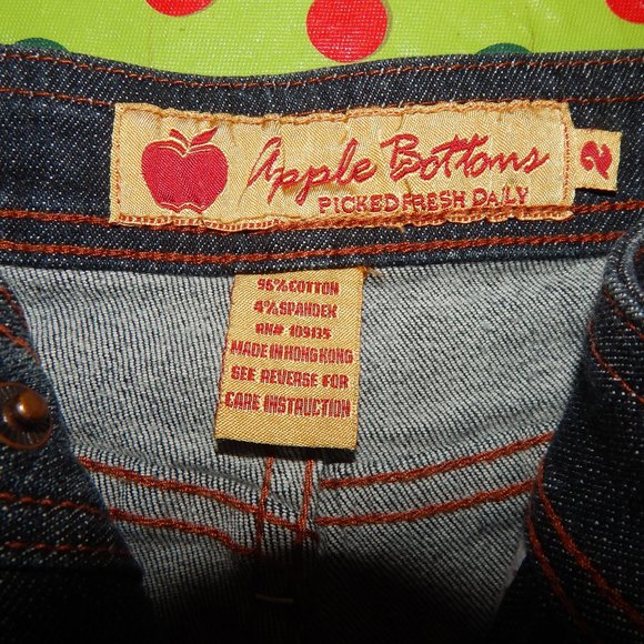 Apple Bottoms SIZE 2  DESIGNER HOT JEWELED JEANS - Picture 2 of 11